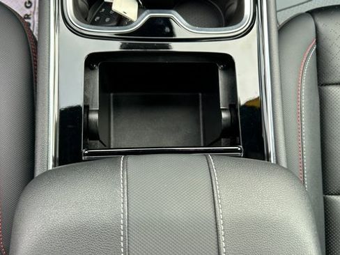 Certified 2024 Chevrolet Traverse RS image 32