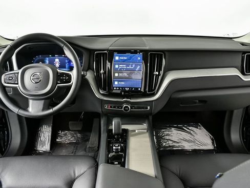 Certified 2025 Volvo XC60 B5 Plus image 19