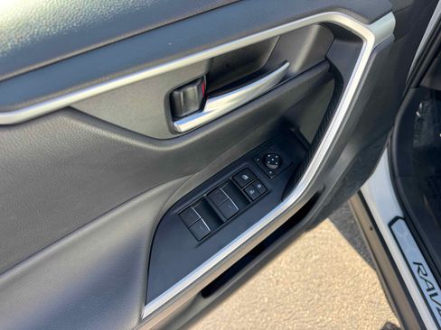 Used 2025 Toyota RAV4 XLE image 17