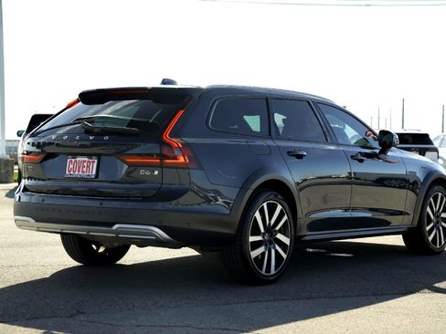 Used 2023 Volvo V90 B6 Cross Country Ultimate image 6
