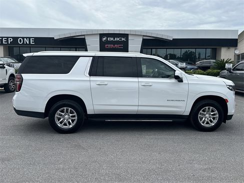 Used 2023 Chevrolet Suburban LT image 9