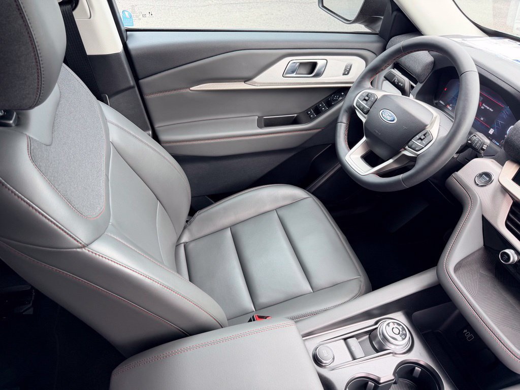New 2026 Ford Explorer Active w/ Active Comfort Package RWD image 8