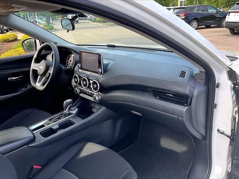 Used 2024 Nissan Sentra SV FWD image 14