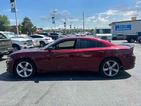 Used 2017 Dodge Charger SE RWD image 7