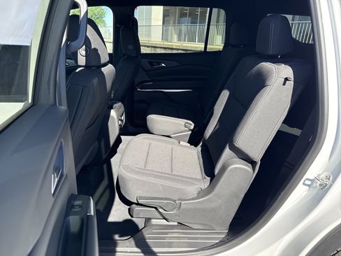 New 2026 Chevrolet Traverse LT FWD image 11