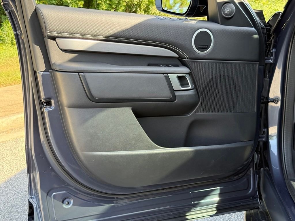Used 2024 Land Rover Discovery Dynamic SE AWD/4WD image 24