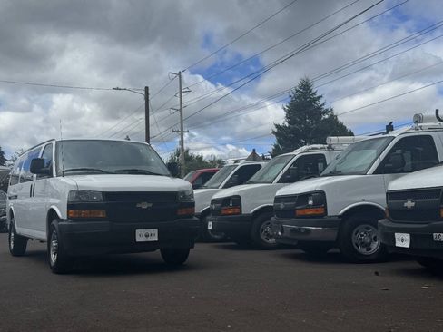 Used 2023 Chevrolet Express 3500 LS RWD image 3