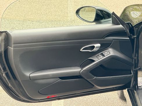 Used 2021 Porsche 718 Boxster RWD image 13