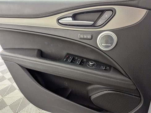 Used 2024 Alfa Romeo Stelvio Ti image 30