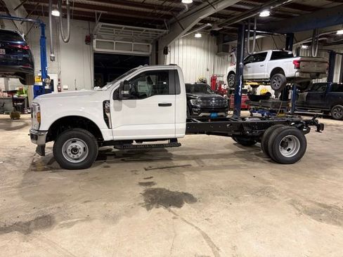 New 2026 Ford F350 XL w/ XL Chrome Package image 4