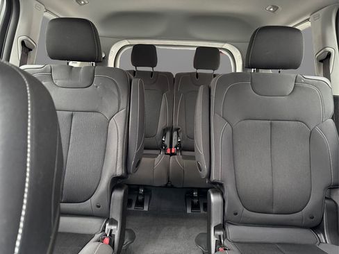 Used 2023 Jeep Grand Cherokee L Laredo image 18