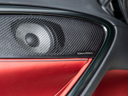 Used 2025 McLaren Artura image 20