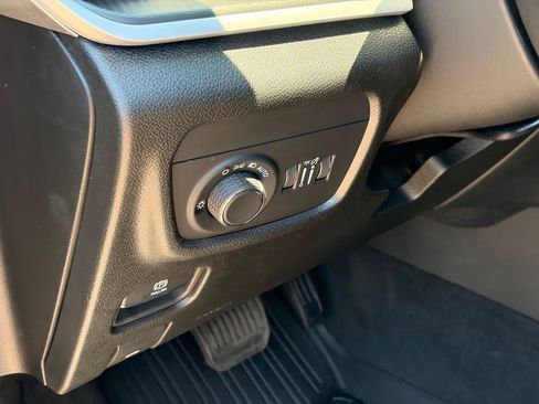 Used 2023 Jeep Grand Cherokee Laredo X RWD image 19