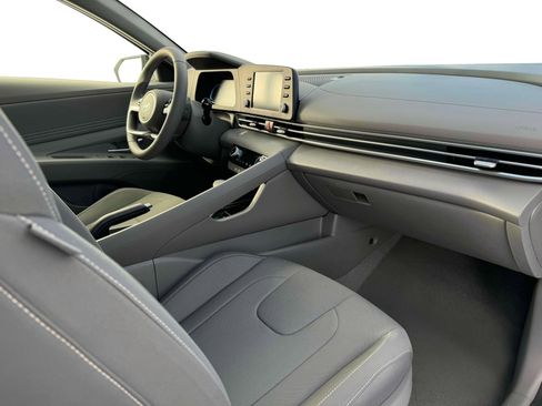 Certified 2025 Hyundai Elantra Sport image 15