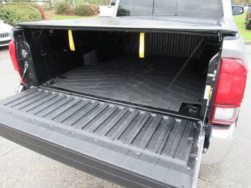 Used 2020 Toyota Tacoma SR5 image 27