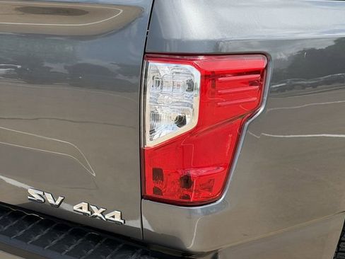 Used 2019 Nissan Titan SV w/ SV Convenience Package AWD/4WD image 7
