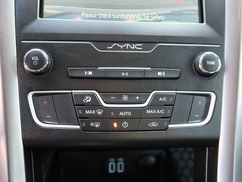 Used 2020 Ford Fusion SE image 25