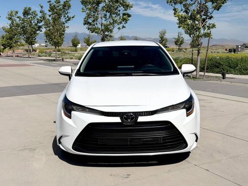 Used 2025 Toyota Corolla LE FWD image 2