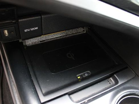 Used 2019 Toyota Camry SE w/ Sunroof Package image 17