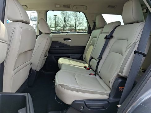 Certified 2023 Nissan Pathfinder SL AWD/4WD image 12