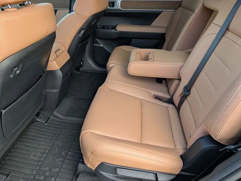 Used 2025 Hyundai Santa Fe Limited image 13