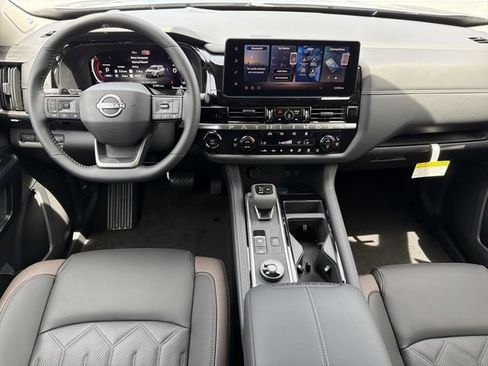 Used 2026 Nissan Pathfinder Platinum w/ Cargo Package AWD/4WD image 5