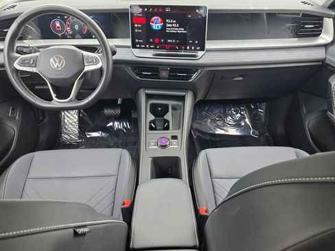 Certified 2026 Volkswagen Tiguan SE w/ Panoramic Sunroof Package FWD image 13
