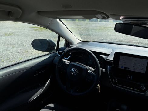 Used 2025 Toyota Corolla LE FWD image 25