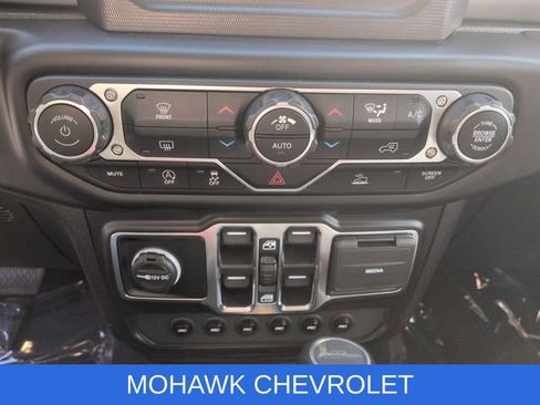 Used 2022 Jeep Gladiator Sport image 18