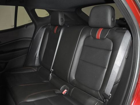 Used 2025 Chevrolet Trax RS image 28