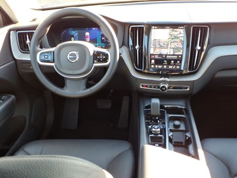 Certified 2025 Volvo XC60 B5 Plus AWD/4WD image 13
