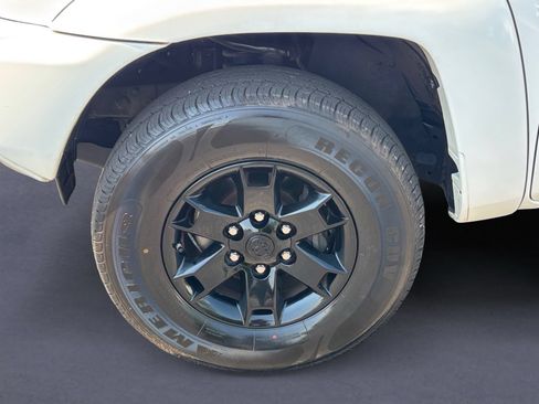 Used 2015 Toyota Tacoma 4x4 Double Cab w/ SR Package image 10
