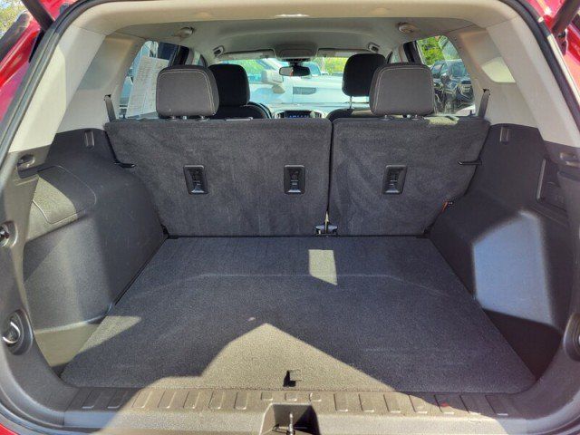 Used 2022 GMC Terrain SLE w/ Driver Convenience Package FWD image 9