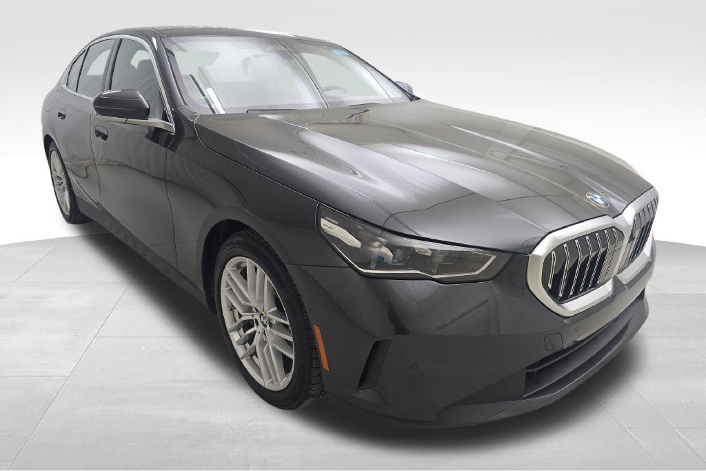 Used 2024 BMW 530i xDrive w/ Premium Package AWD/4WD image 2