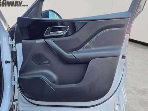 Used 2018 Jaguar F-PACE R-Sport image 15