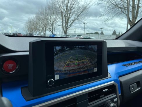Used 2025 Toyota Tacoma TRD Off-Road image 24