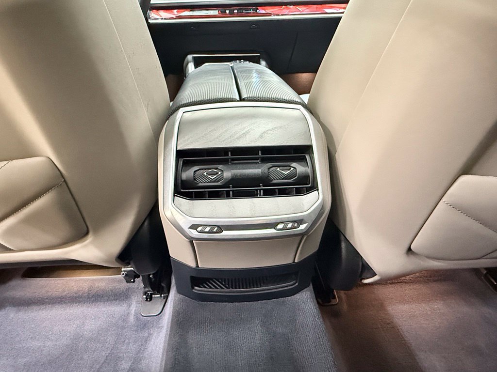 Used 2025 BMW 760i xDrive AWD/4WD image 48