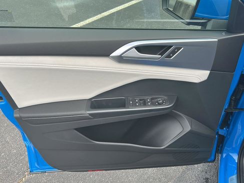 New 2026 Volkswagen Taos SE image 12