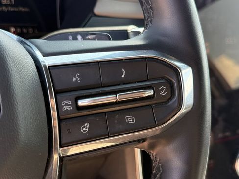 Used 2024 GMC Acadia Elevation AWD/4WD image 18