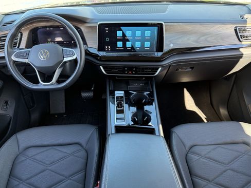 Used 2024 Volkswagen Atlas SE image 2