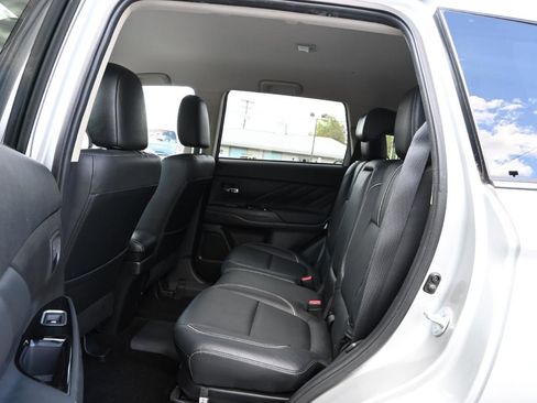 Used 2018 Mitsubishi Outlander SEL AWD/4WD image 22