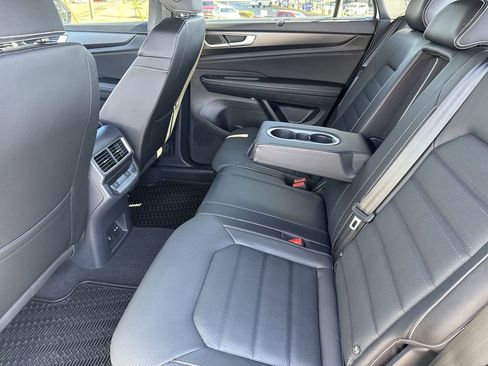 Certified 2025 Volkswagen Atlas Cross Sport SEL R-Line image 31