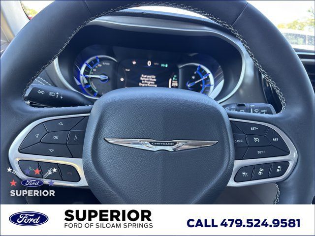Used 2024 Chrysler Pacifica Limited FWD image 30