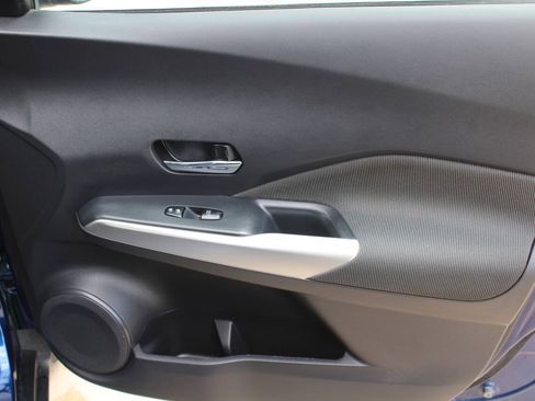 Used 2019 Nissan Kicks SV FWD image 9