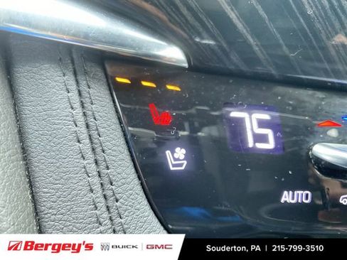 Used 2025 Cadillac XT6 Premium Luxury image 37