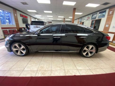 Used 2018 Honda Accord Touring image 4