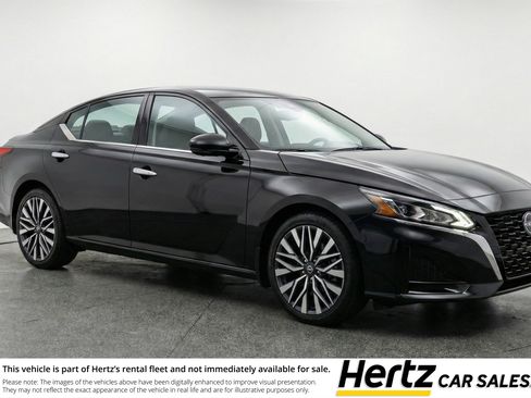 Used 2025 Nissan Altima 2.5 SV image 1