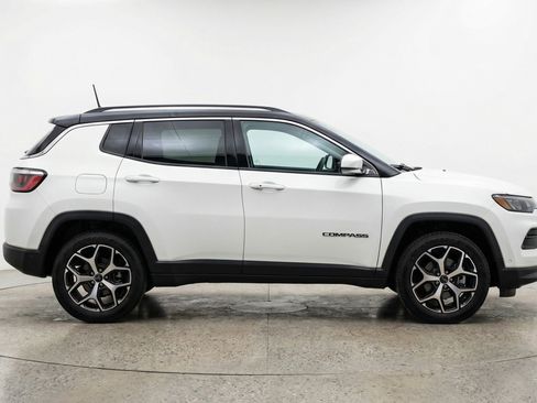 Used 2025 Jeep Compass Limited image 11