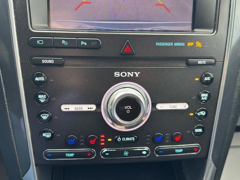 Used 2019 Ford Explorer Limited w/ Ford Safe & Smart Package FWD image 25