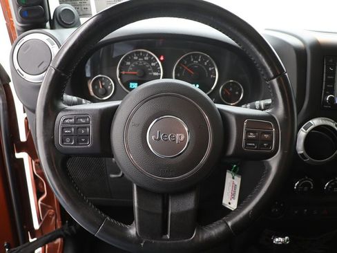 Used 2014 Jeep Wrangler Rubicon w/ Power Convenience Group image 17